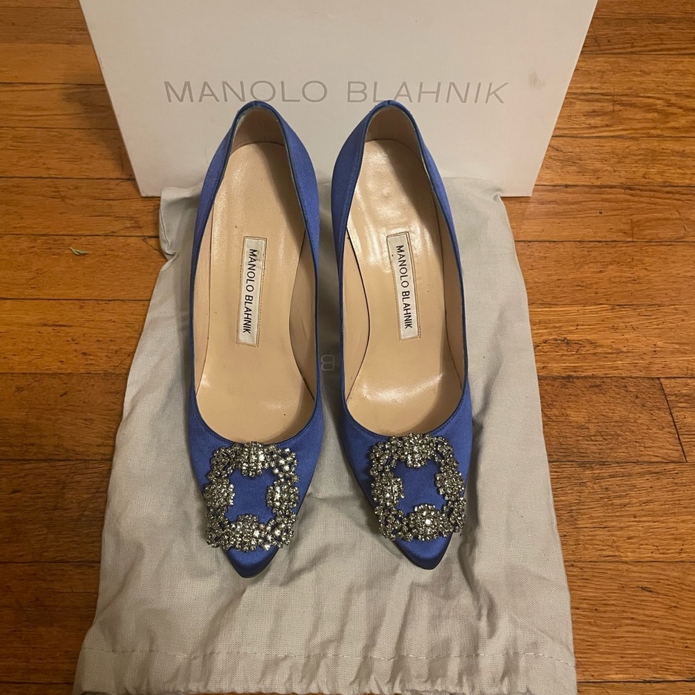 Manolo Blahnik Hangisi 105 Embellished Satin Pumps In Cobalt